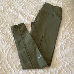 Alo high waist leggings with cut out on leg